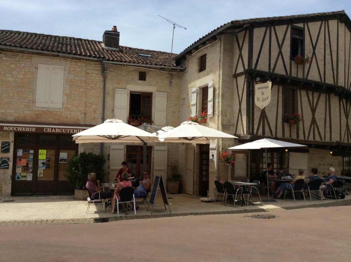 La Vieille Maison Rose Bed and Breakfast Nanteuil-en-Vallée Exterior foto